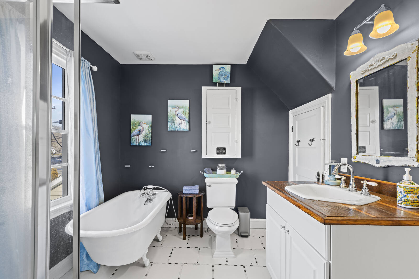 Ensuite bathroom with clawfoot tub